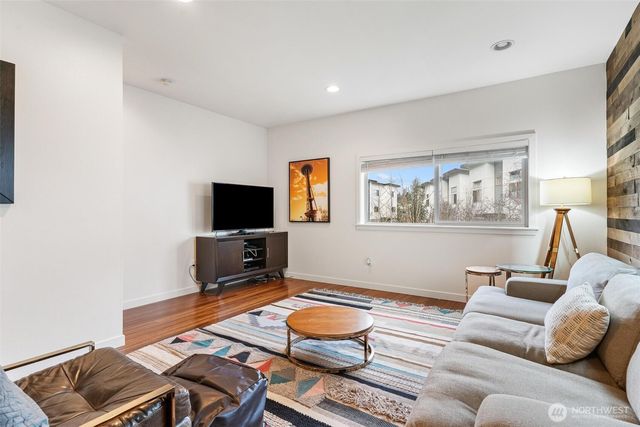 4290 S Greenbelt Station Drive, Seattle, WA 98118