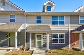 9045 Greenspire Drive 112, West Des Moines, IA 50266
