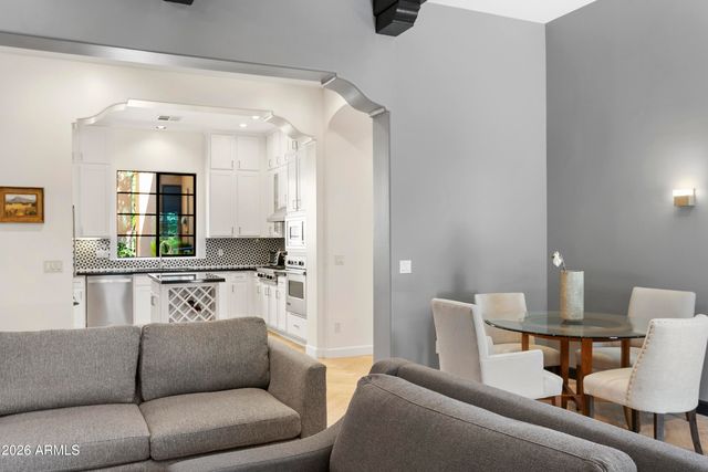 18650 N THOMPSON PEAK Parkway 1060, Scottsdale, AZ 85255