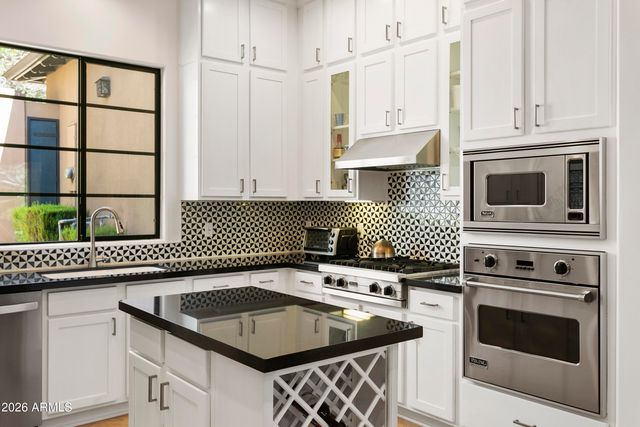 18650 N THOMPSON PEAK Parkway 1060, Scottsdale, AZ 85255