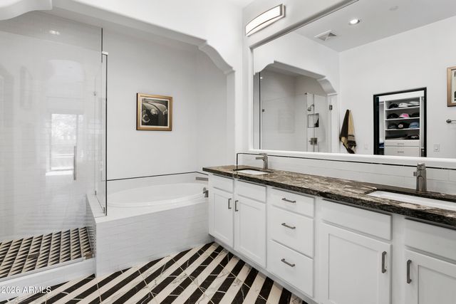 18650 N THOMPSON PEAK Parkway 1060, Scottsdale, AZ 85255