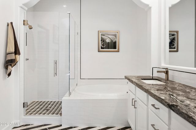 18650 N THOMPSON PEAK Parkway 1060, Scottsdale, AZ 85255