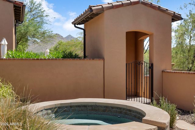 18650 N THOMPSON PEAK Parkway 1060, Scottsdale, AZ 85255