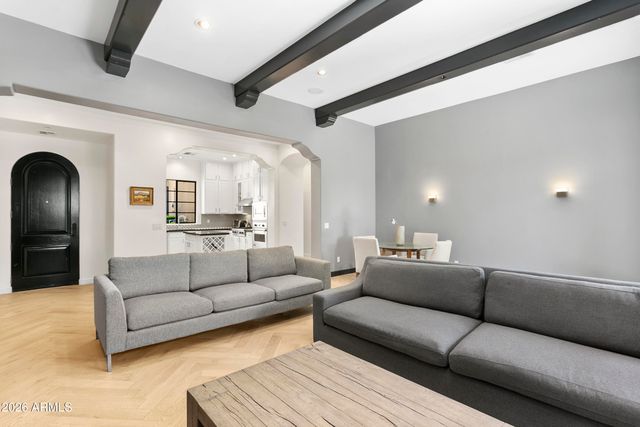 18650 N THOMPSON PEAK Parkway 1060, Scottsdale, AZ 85255