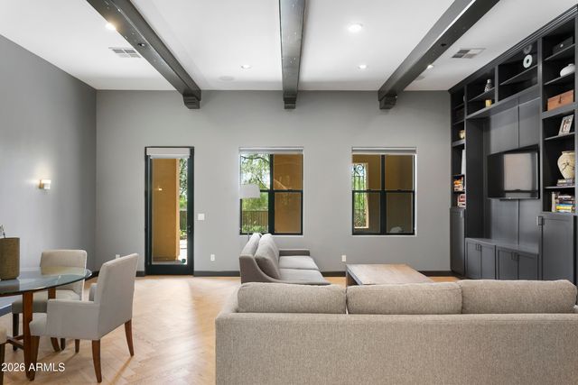18650 N THOMPSON PEAK Parkway 1060, Scottsdale, AZ 85255
