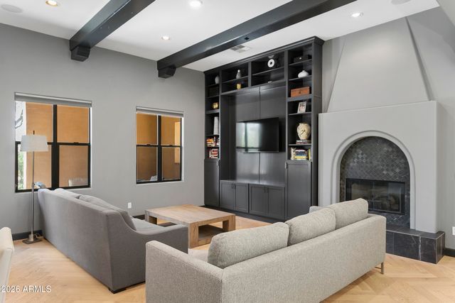18650 N THOMPSON PEAK Parkway 1060, Scottsdale, AZ 85255