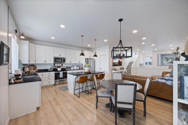 15196 S WILD HORSE WAY, Bluffdale, UT 84065