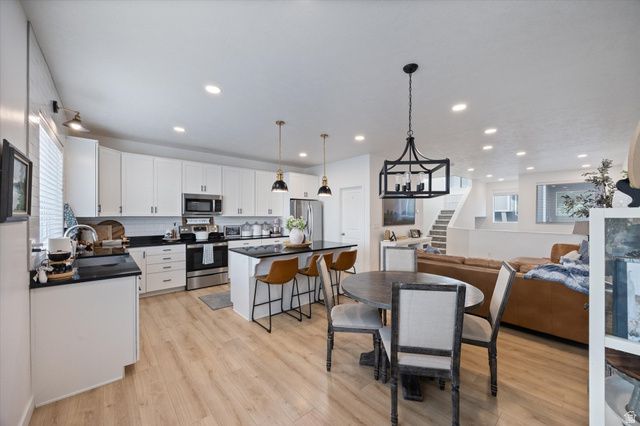 15196 S WILD HORSE WAY, Bluffdale, UT 84065