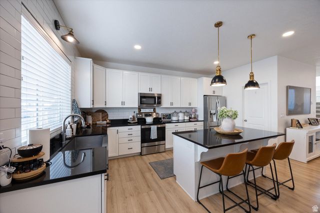 15196 S WILD HORSE WAY, Bluffdale, UT 84065