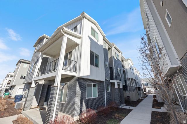 15196 S WILD HORSE WAY, Bluffdale, UT 84065