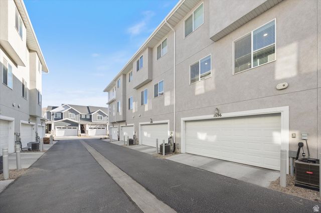 15196 S WILD HORSE WAY, Bluffdale, UT 84065