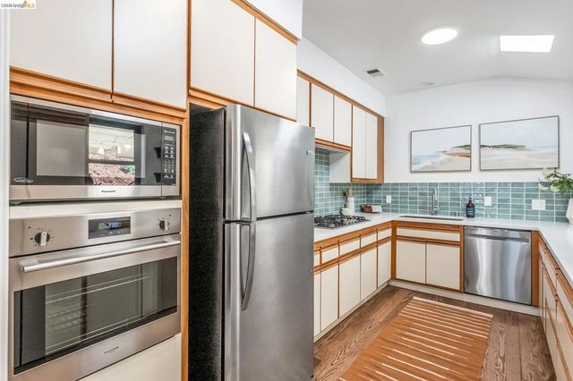 33 Valley Dr, Orinda, CA 94563