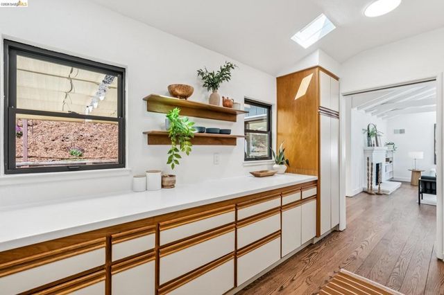 33 Valley Dr, Orinda, CA 94563