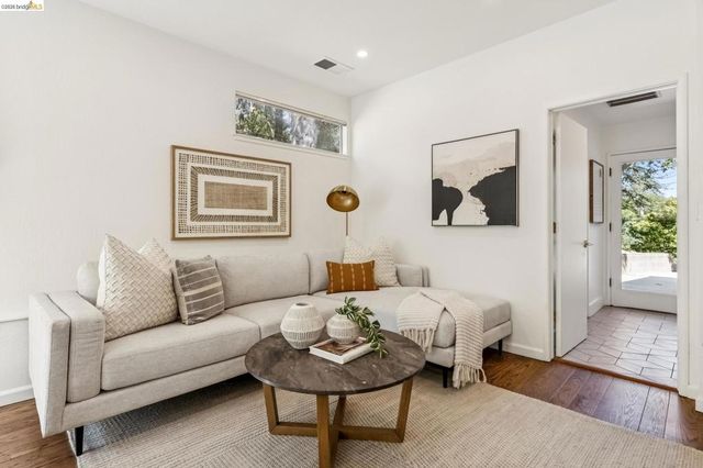 33 Valley Dr, Orinda, CA 94563