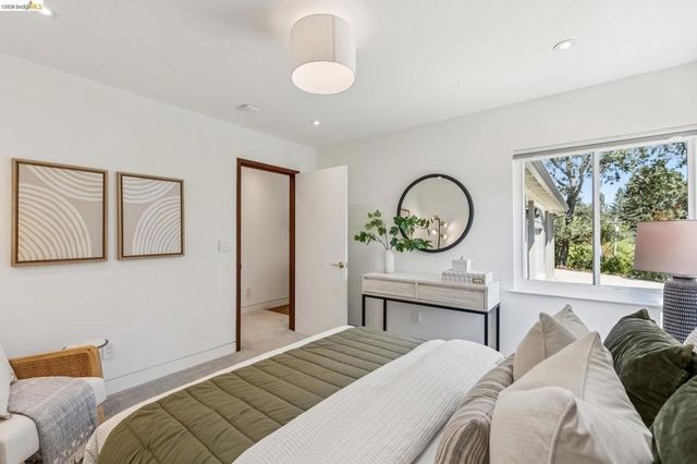 33 Valley Dr, Orinda, CA 94563