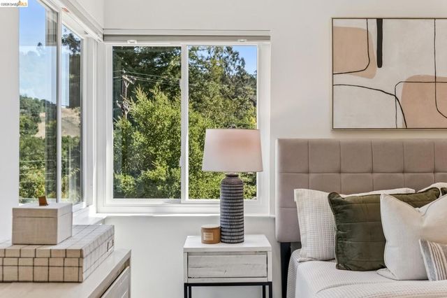 33 Valley Dr, Orinda, CA 94563