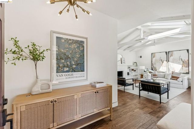 33 Valley Dr, Orinda, CA 94563