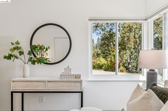 33 Valley Dr, Orinda, CA 94563