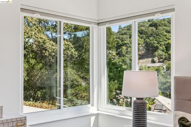33 Valley Dr, Orinda, CA 94563