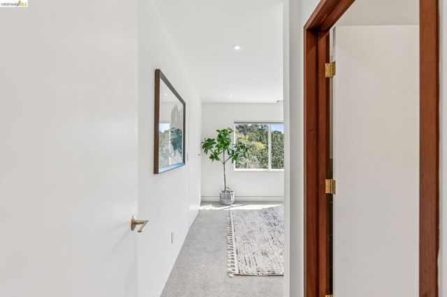 33 Valley Dr, Orinda, CA 94563
