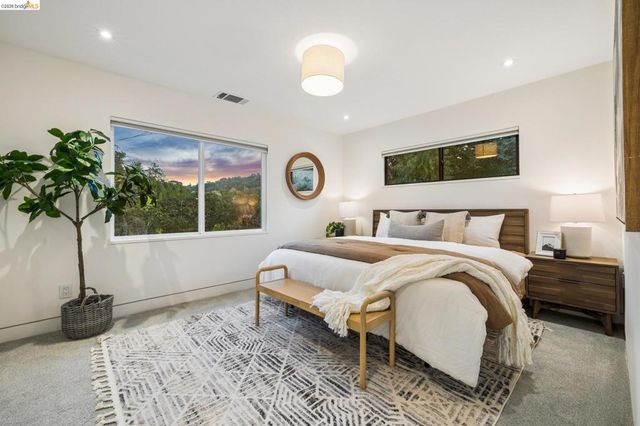 33 Valley Dr, Orinda, CA 94563