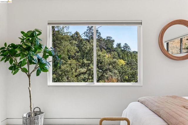 33 Valley Dr, Orinda, CA 94563