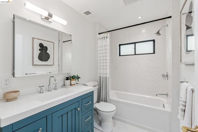 33 Valley Dr, Orinda, CA 94563