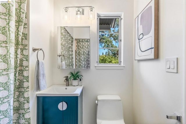 33 Valley Dr, Orinda, CA 94563