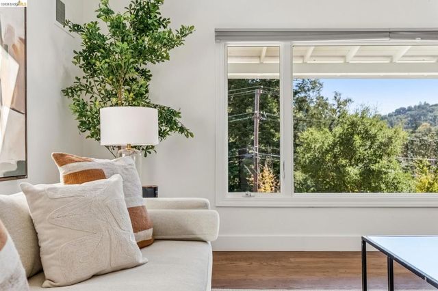 33 Valley Dr, Orinda, CA 94563