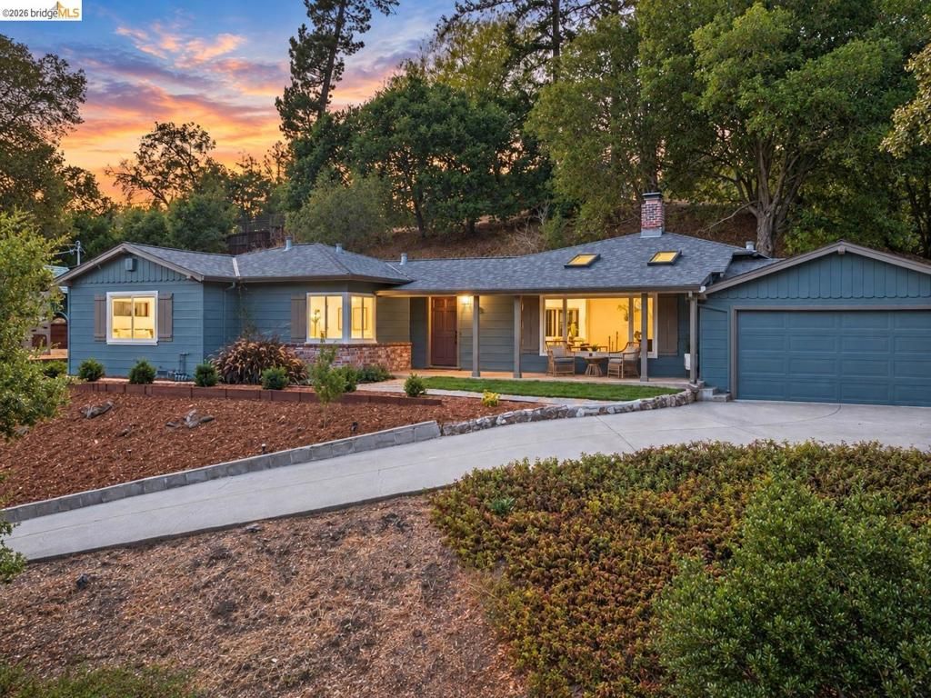33 Valley Dr, Orinda, CA 94563