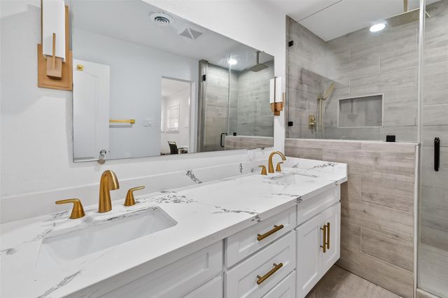 1215 Lawrence Street, Rosenberg, TX 77471