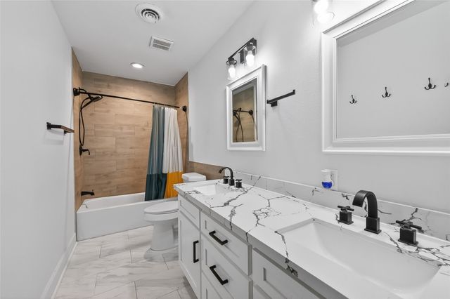 1215 Lawrence Street, Rosenberg, TX 77471