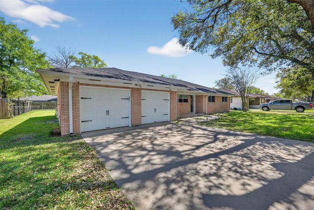 1215 Lawrence Street, Rosenberg, TX 77471