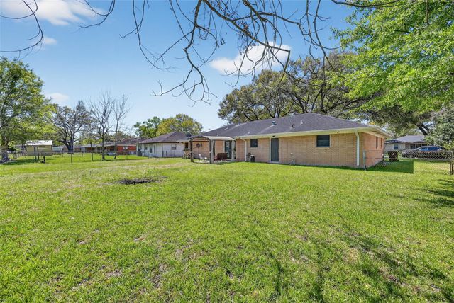 1215 Lawrence Street, Rosenberg, TX 77471