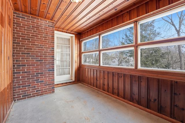 303 Kibbe Rd, East Longmeadow, MA 01028