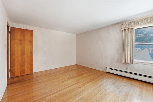 303 Kibbe Rd, East Longmeadow, MA 01028