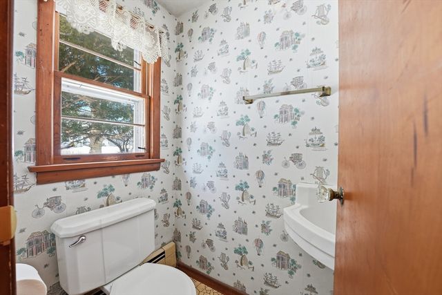 303 Kibbe Rd, East Longmeadow, MA 01028