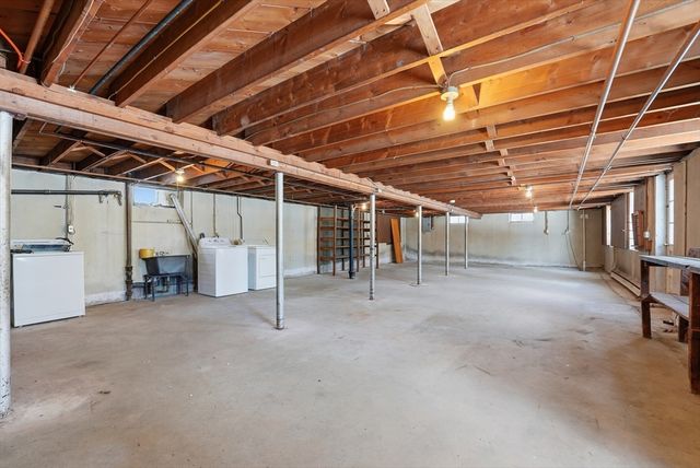 303 Kibbe Rd, East Longmeadow, MA 01028