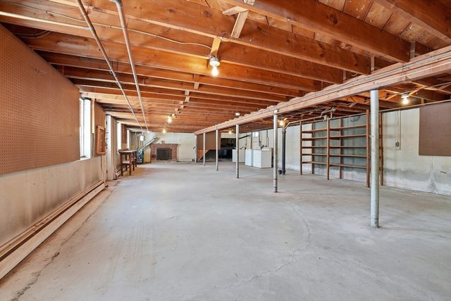 303 Kibbe Rd, East Longmeadow, MA 01028