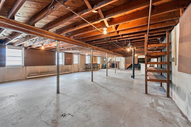 303 Kibbe Rd, East Longmeadow, MA 01028