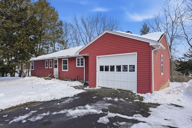 303 Kibbe Rd, East Longmeadow, MA 01028