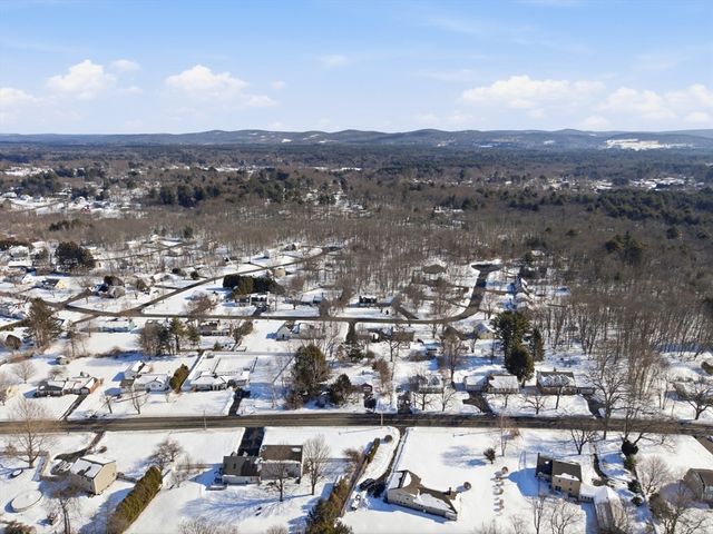 303 Kibbe Rd, East Longmeadow, MA 01028