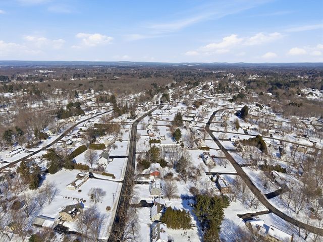 303 Kibbe Rd, East Longmeadow, MA 01028