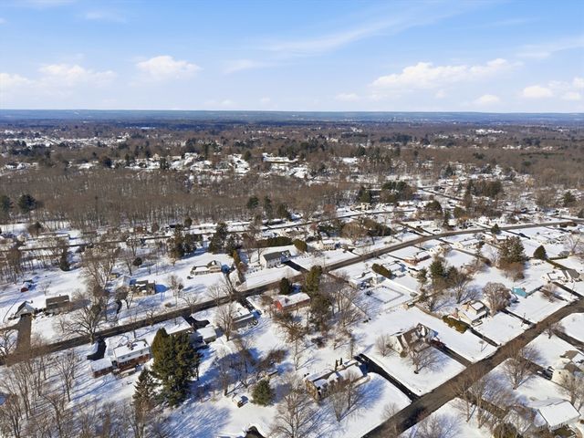 303 Kibbe Rd, East Longmeadow, MA 01028