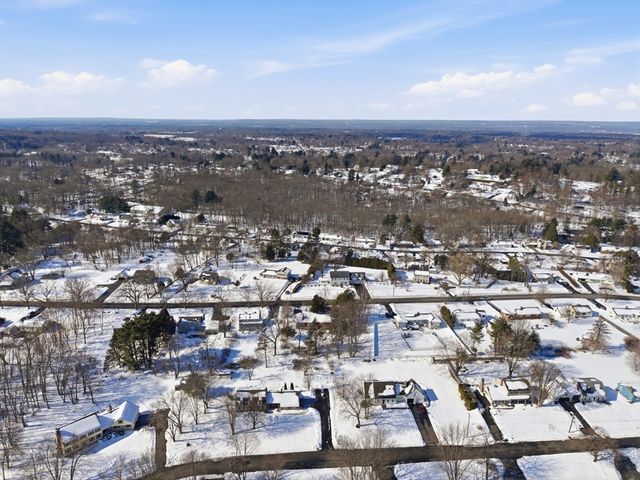 303 Kibbe Rd, East Longmeadow, MA 01028