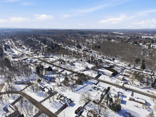 303 Kibbe Rd, East Longmeadow, MA 01028