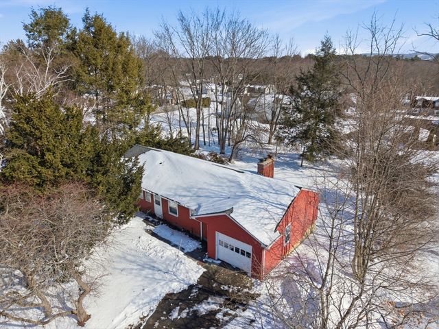 303 Kibbe Rd, East Longmeadow, MA 01028