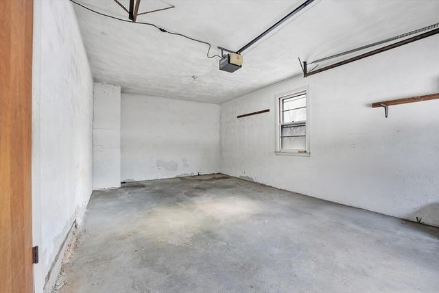 303 Kibbe Rd, East Longmeadow, MA 01028