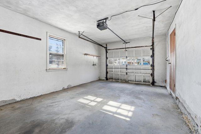 303 Kibbe Rd, East Longmeadow, MA 01028