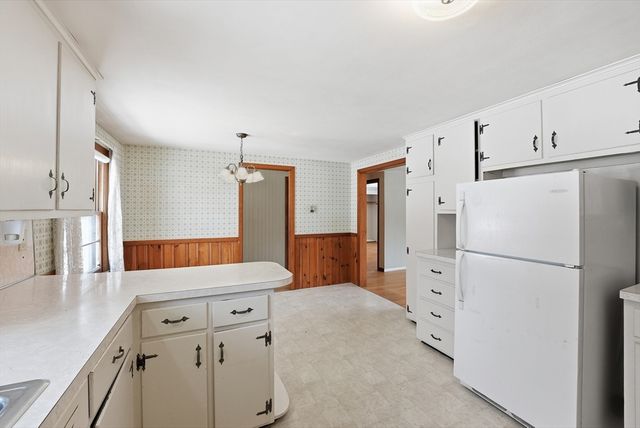 303 Kibbe Rd, East Longmeadow, MA 01028